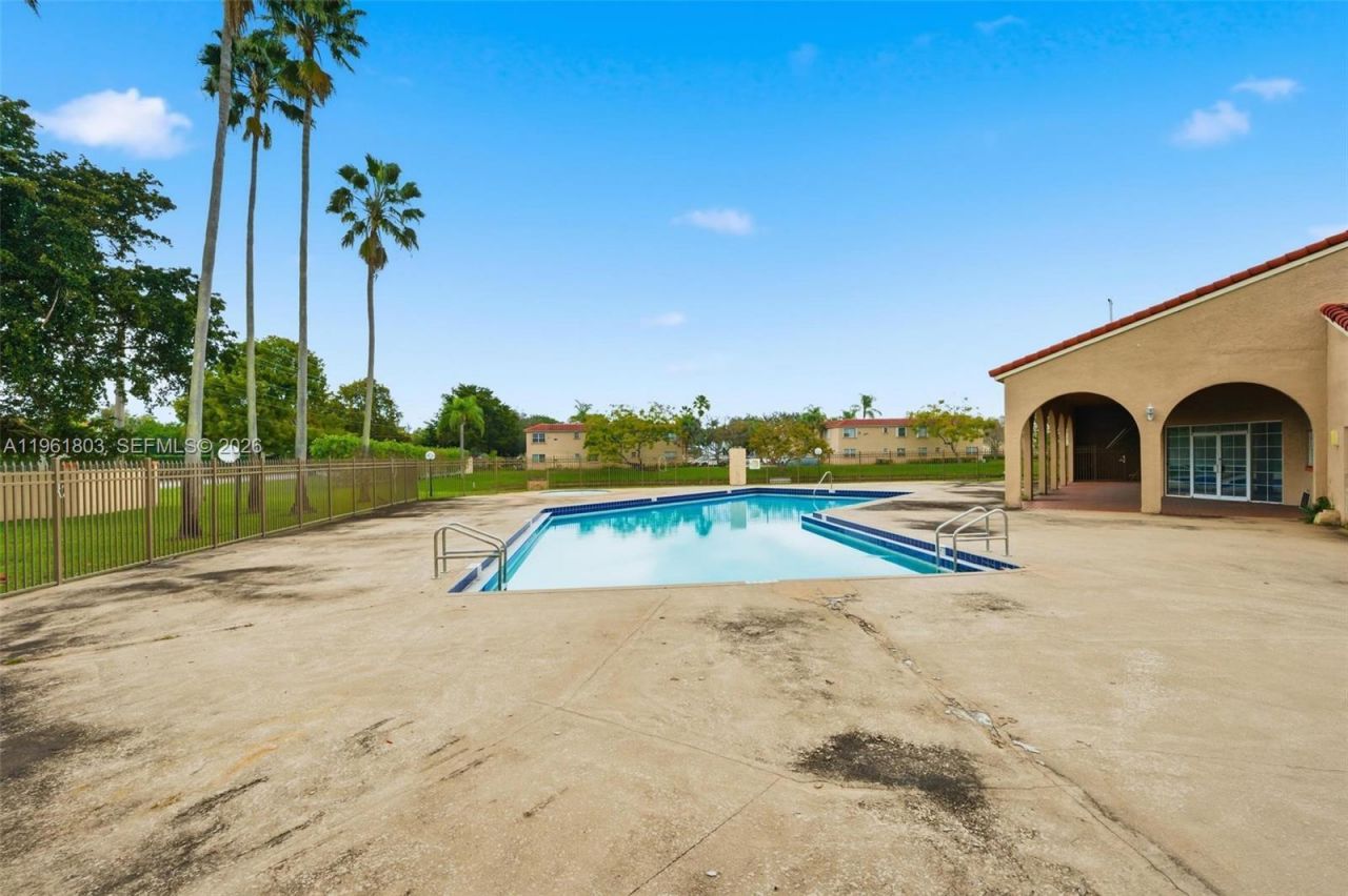 8630 SW 3rd St , Unit 203, Pembroke Pines, FL 33025 Photo