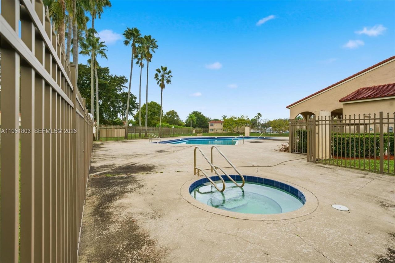 8630 SW 3rd St , Unit 203, Pembroke Pines, FL 33025 Photo