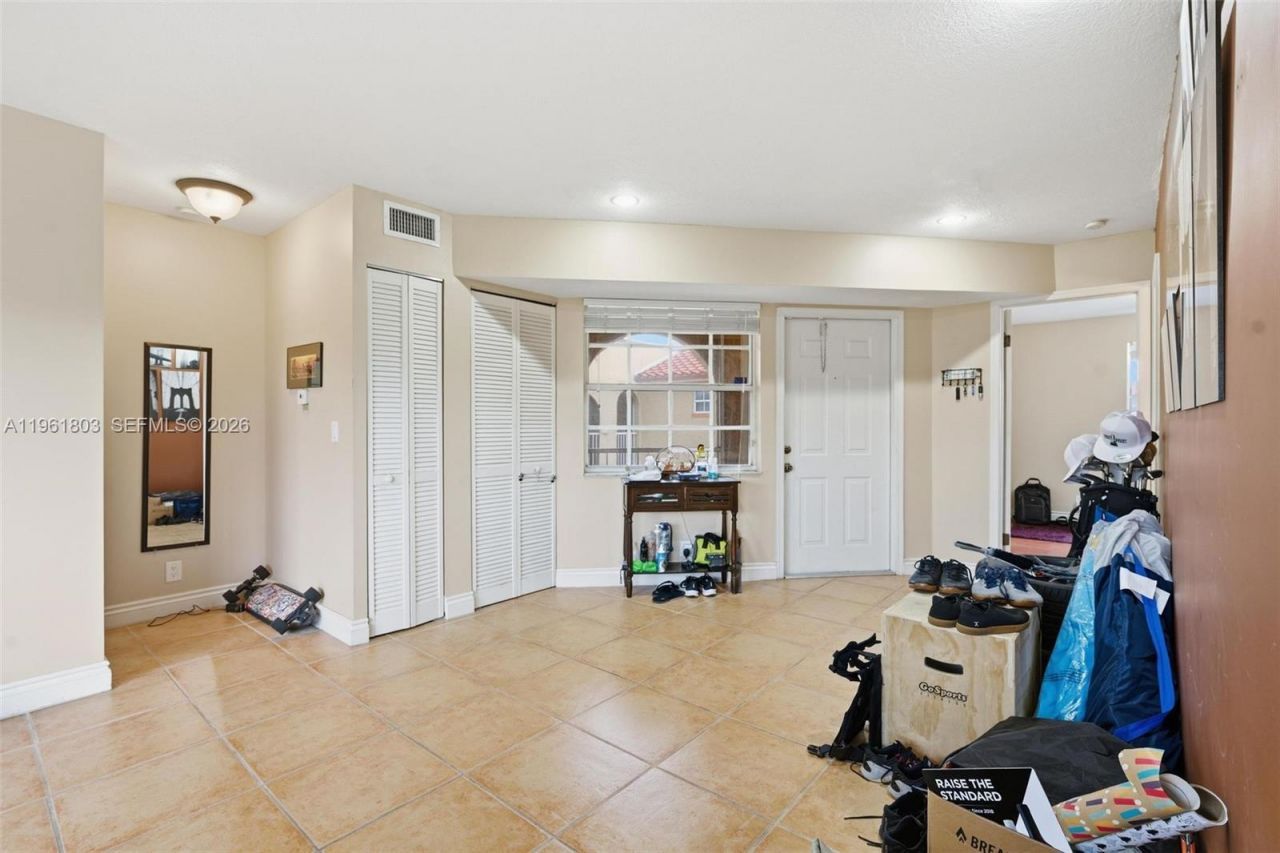 8630 SW 3rd St , Unit 203, Pembroke Pines, FL 33025 Photo
