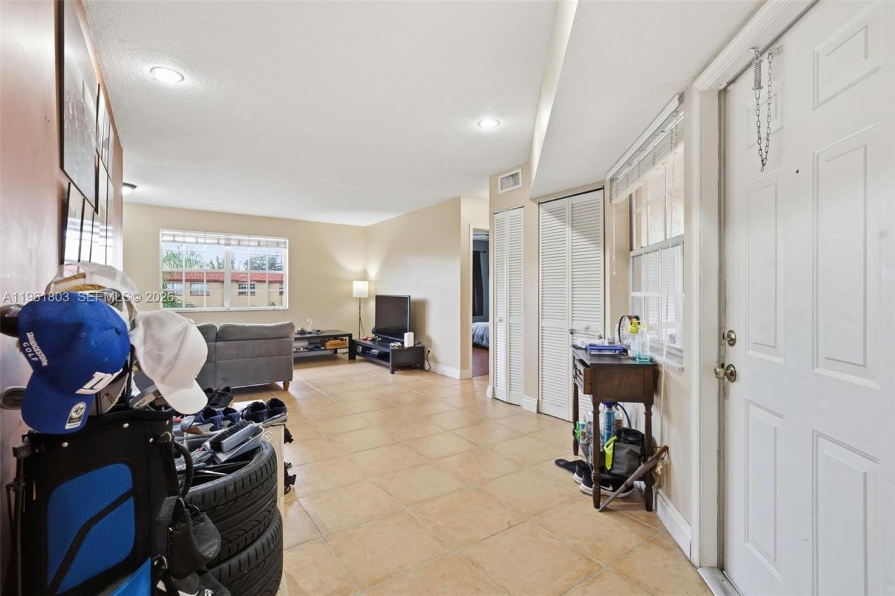 8630 SW 3rd St , Unit 203, Pembroke Pines, FL 33025 Photo