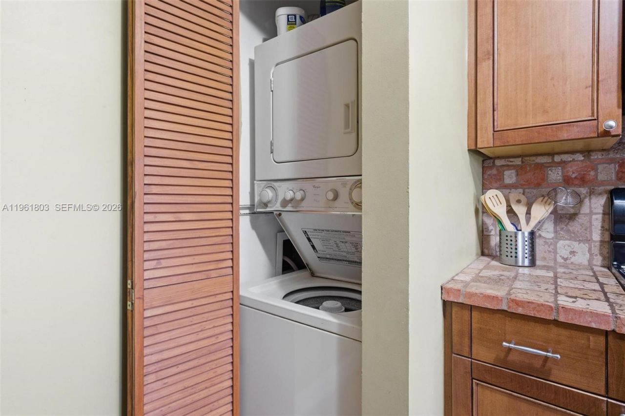 8630 SW 3rd St , Unit 203, Pembroke Pines, FL 33025 Photo