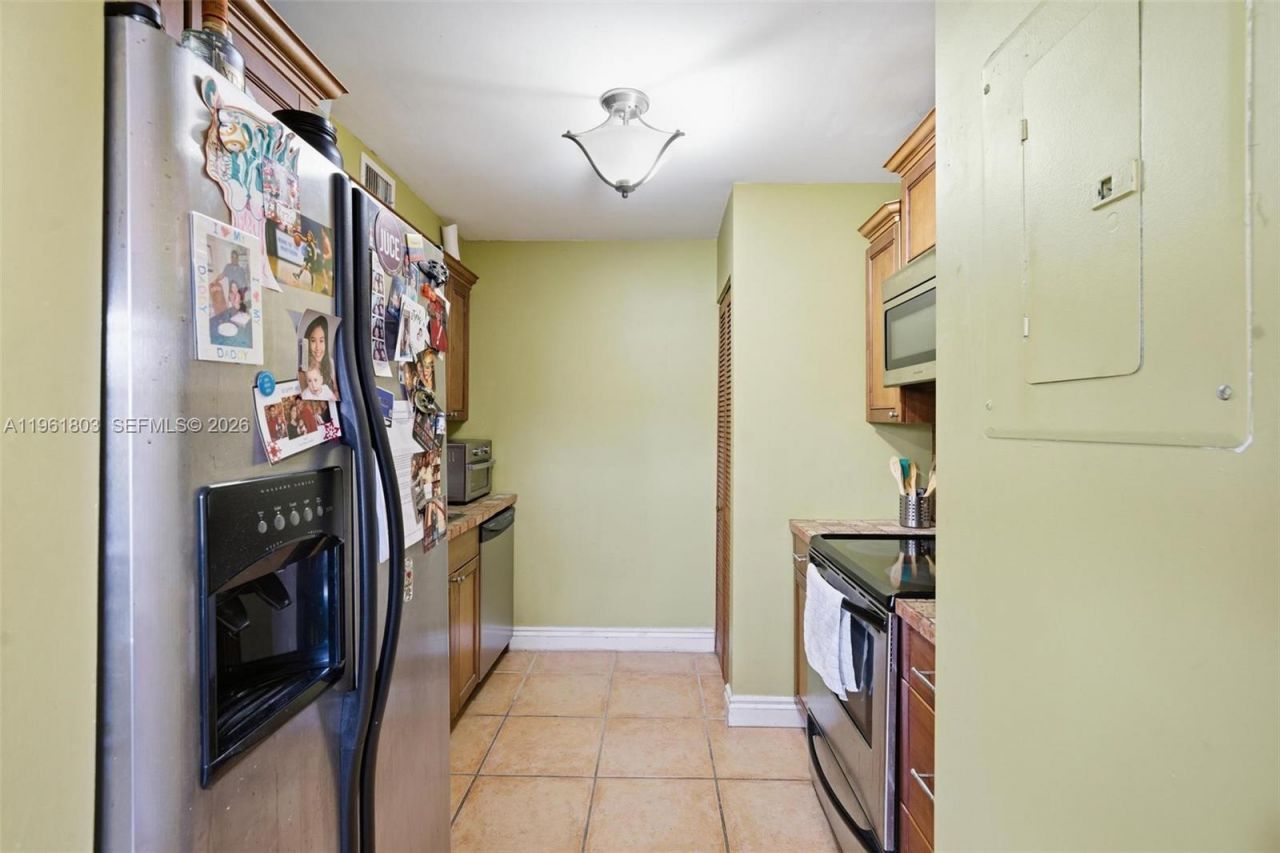 8630 SW 3rd St , Unit 203, Pembroke Pines, FL 33025 Photo