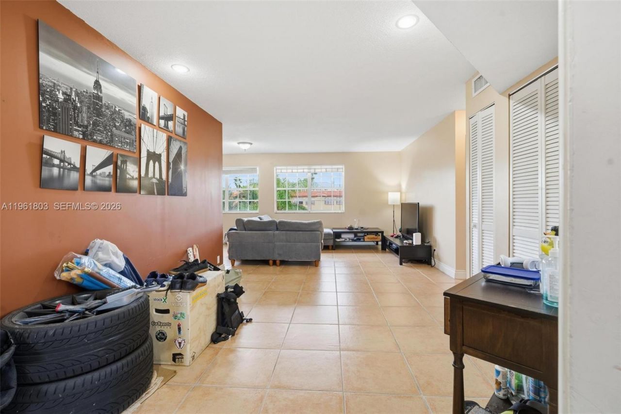 8630 SW 3rd St , Unit 203, Pembroke Pines, FL 33025 Photo