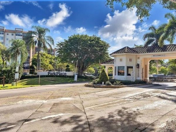 1300 Saint Charles Pl, Unit L22, Pembroke Pines, FL 33026