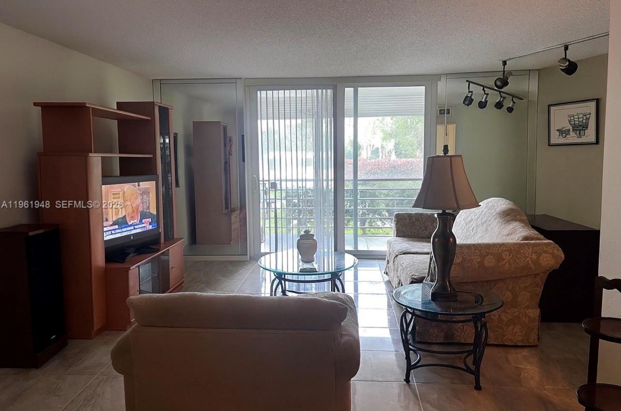 1300 Saint Charles Pl, Unit L22, Pembroke Pines, FL 33026 Photo