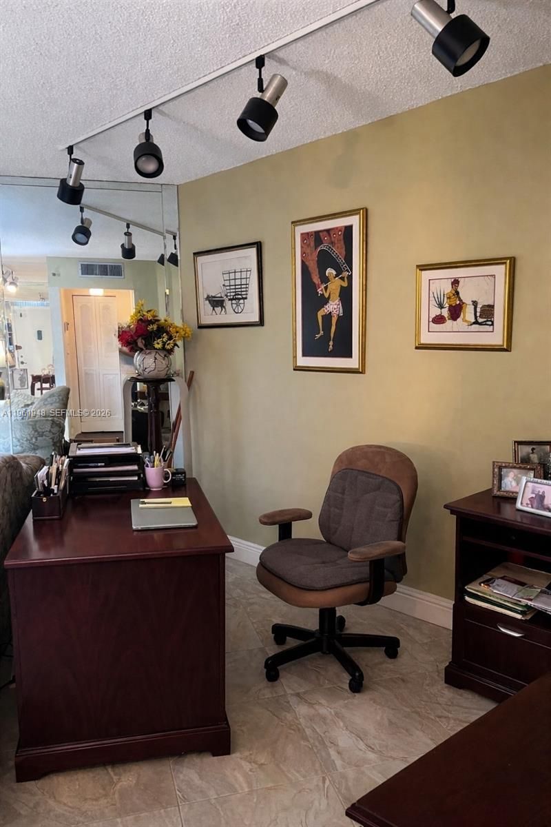 1300 Saint Charles Pl, Unit L22, Pembroke Pines, FL 33026 Photo