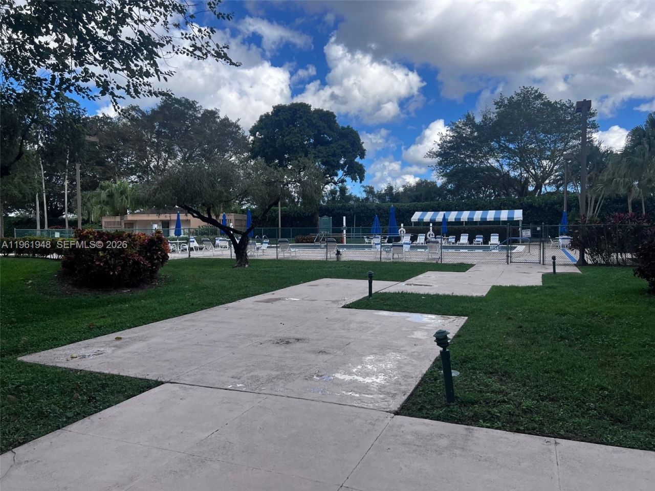 1300 Saint Charles Pl, Unit L22, Pembroke Pines, FL 33026 Photo