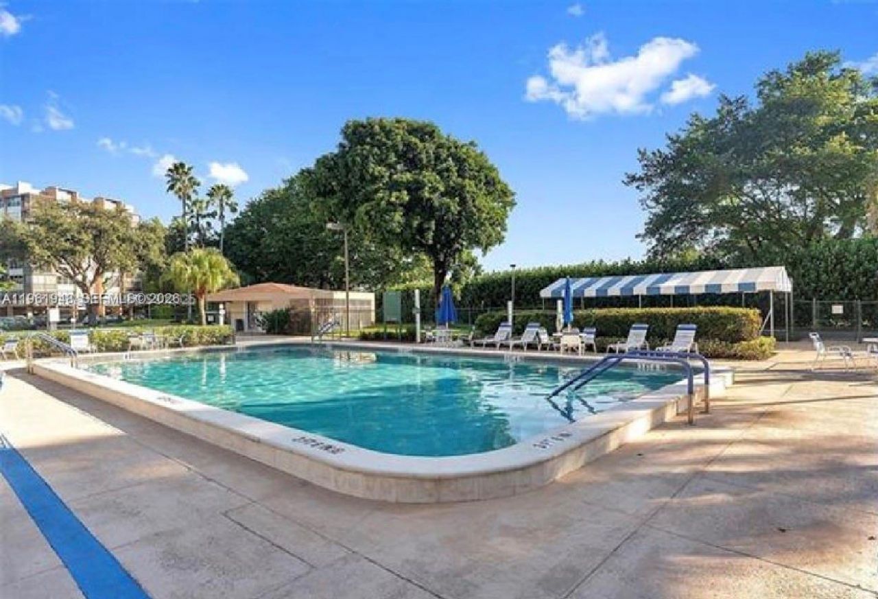 1300 Saint Charles Pl, Unit L22, Pembroke Pines, FL 33026 Photo