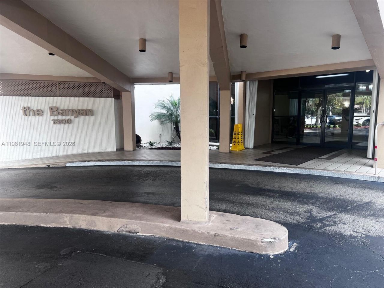 1300 Saint Charles Pl, Unit L22, Pembroke Pines, FL 33026 Photo