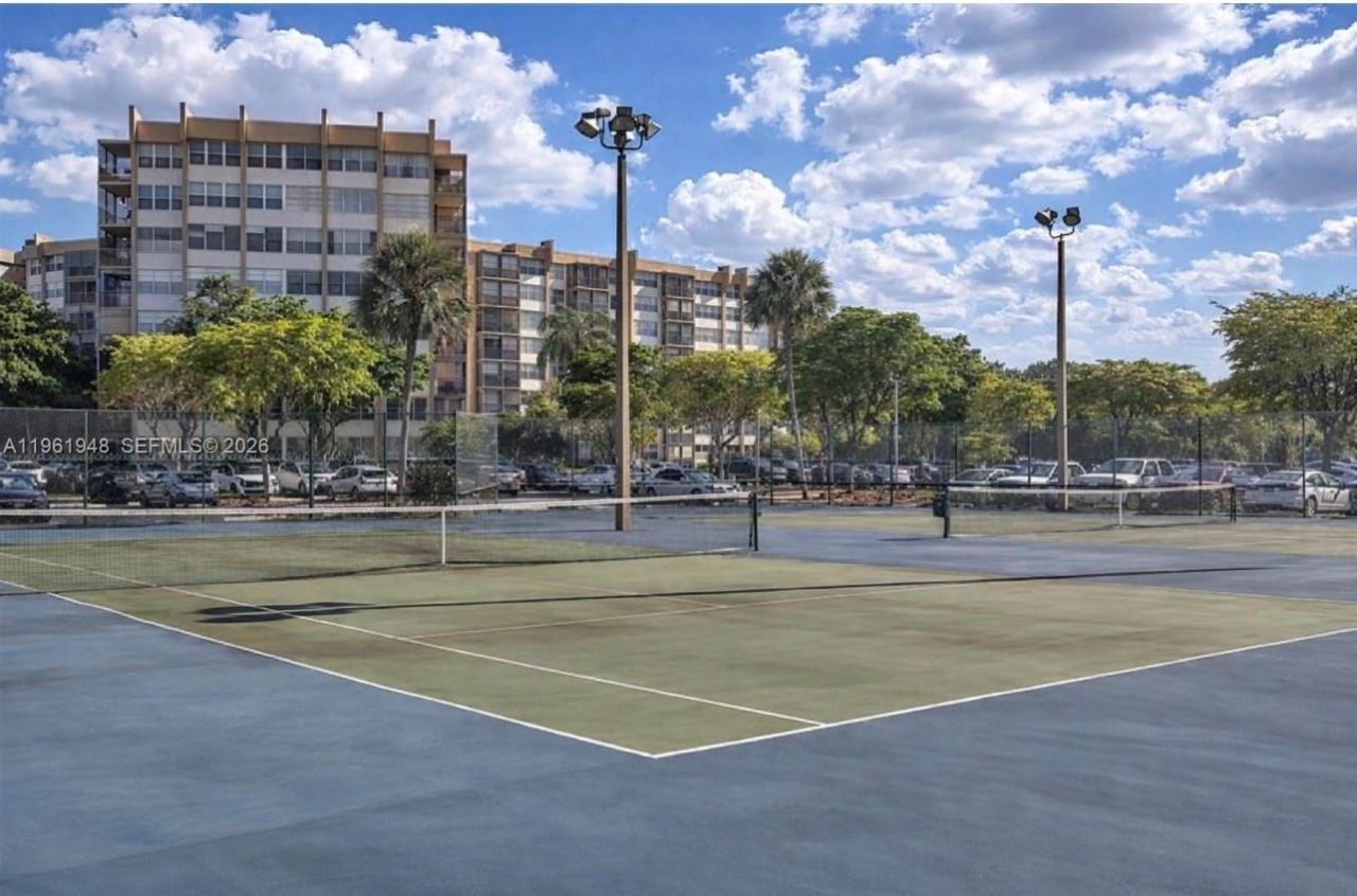 1300 Saint Charles Pl, Unit L22, Pembroke Pines, FL 33026 Photo