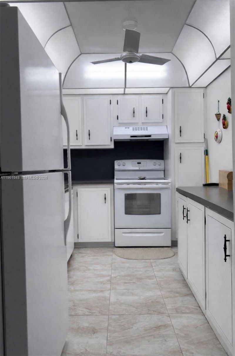 1300 Saint Charles Pl, Unit L22, Pembroke Pines, FL 33026 Photo