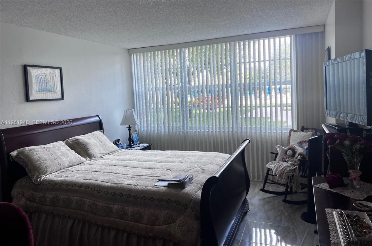1300 Saint Charles Pl, Unit L22, Pembroke Pines, FL 33026 Photo