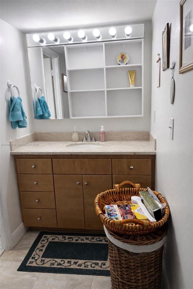 1300 Saint Charles Pl, Unit L22, Pembroke Pines, FL 33026 Photo