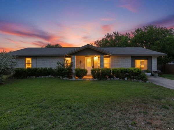 1304 Amy St, George West, TX 78022