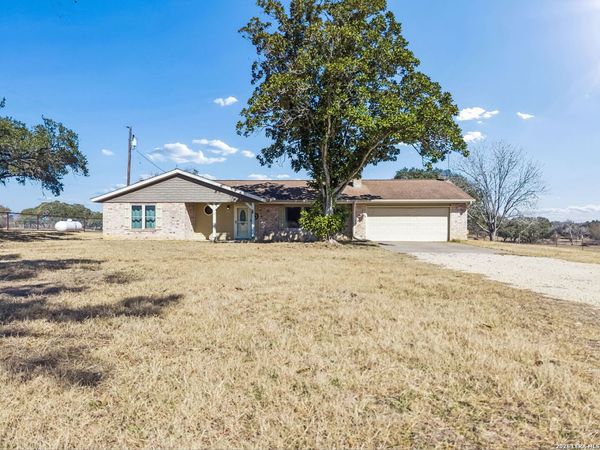 2892 W FM 884, Goliad, TX 77963