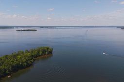 320 Still Shores Drive photo 4