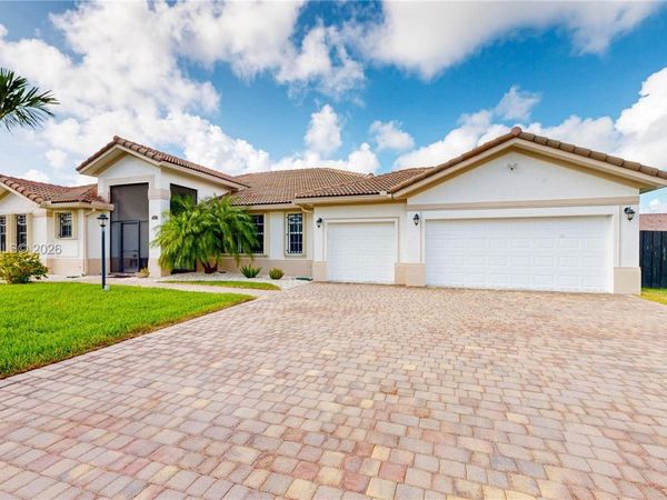 12922 SW 221st St, Miami, FL 33170