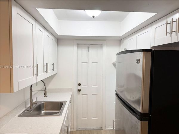 31 NW 163rd St, Unit 39, Miami, FL 33169