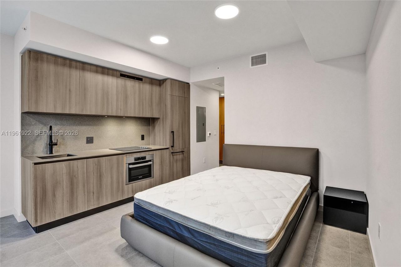 121 NE 5th Street , Unit 807, Miami, FL 33132 Photo