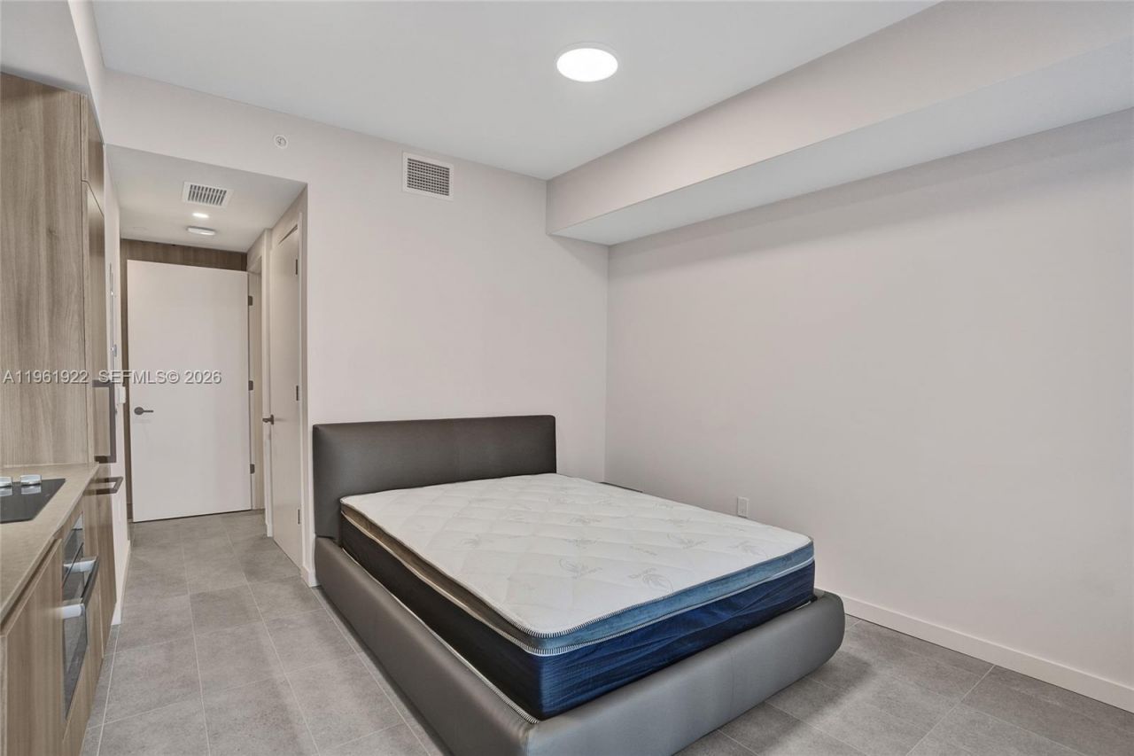 121 NE 5th Street , Unit 807, Miami, FL 33132 Photo