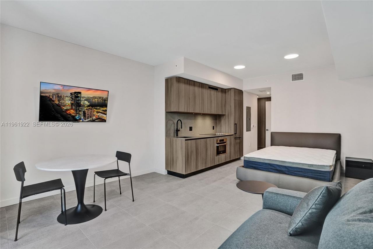 121 NE 5th Street , Unit 807, Miami, FL 33132 Photo