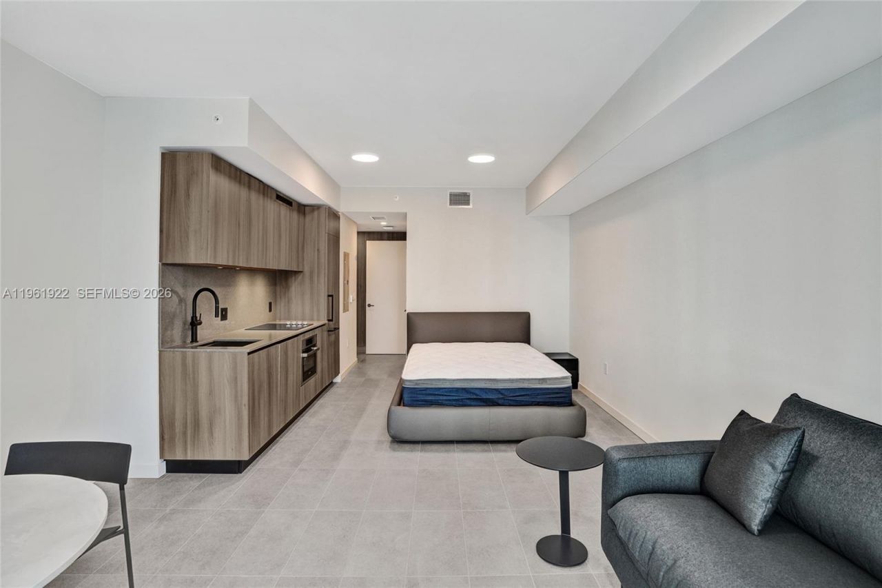 121 NE 5th Street , Unit 807, Miami, FL 33132 Photo