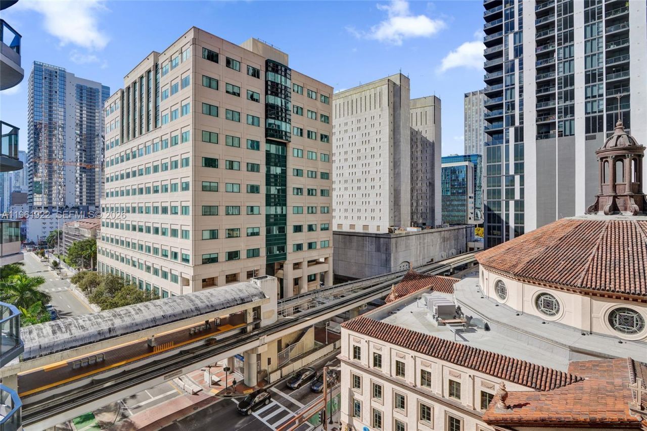 121 NE 5th Street , Unit 807, Miami, FL 33132 Photo