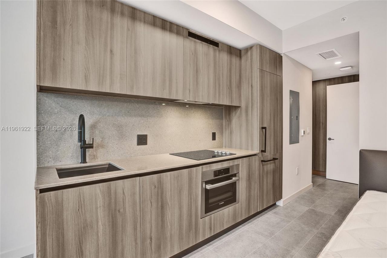 121 NE 5th Street , Unit 807, Miami, FL 33132 Photo