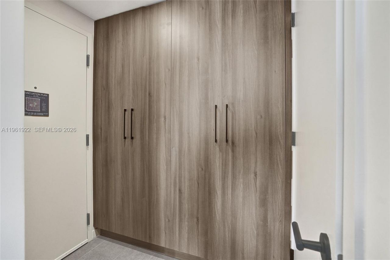 121 NE 5th Street , Unit 807, Miami, FL 33132 Photo