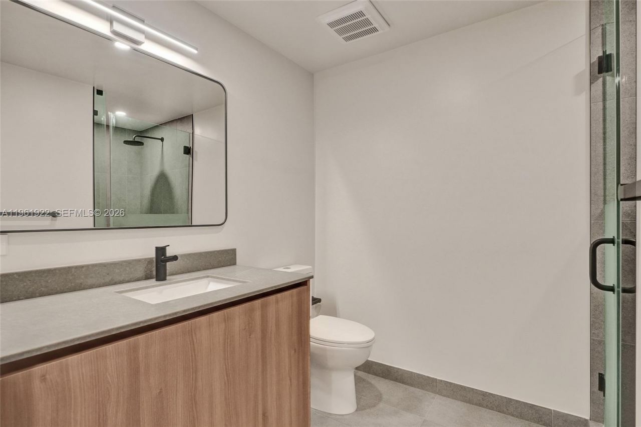 121 NE 5th Street , Unit 807, Miami, FL 33132 Photo