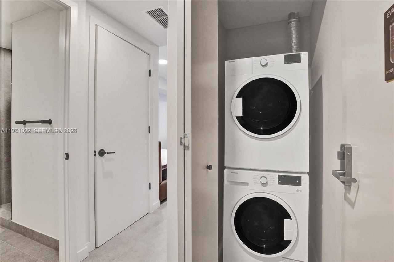 121 NE 5th Street , Unit 807, Miami, FL 33132 Photo