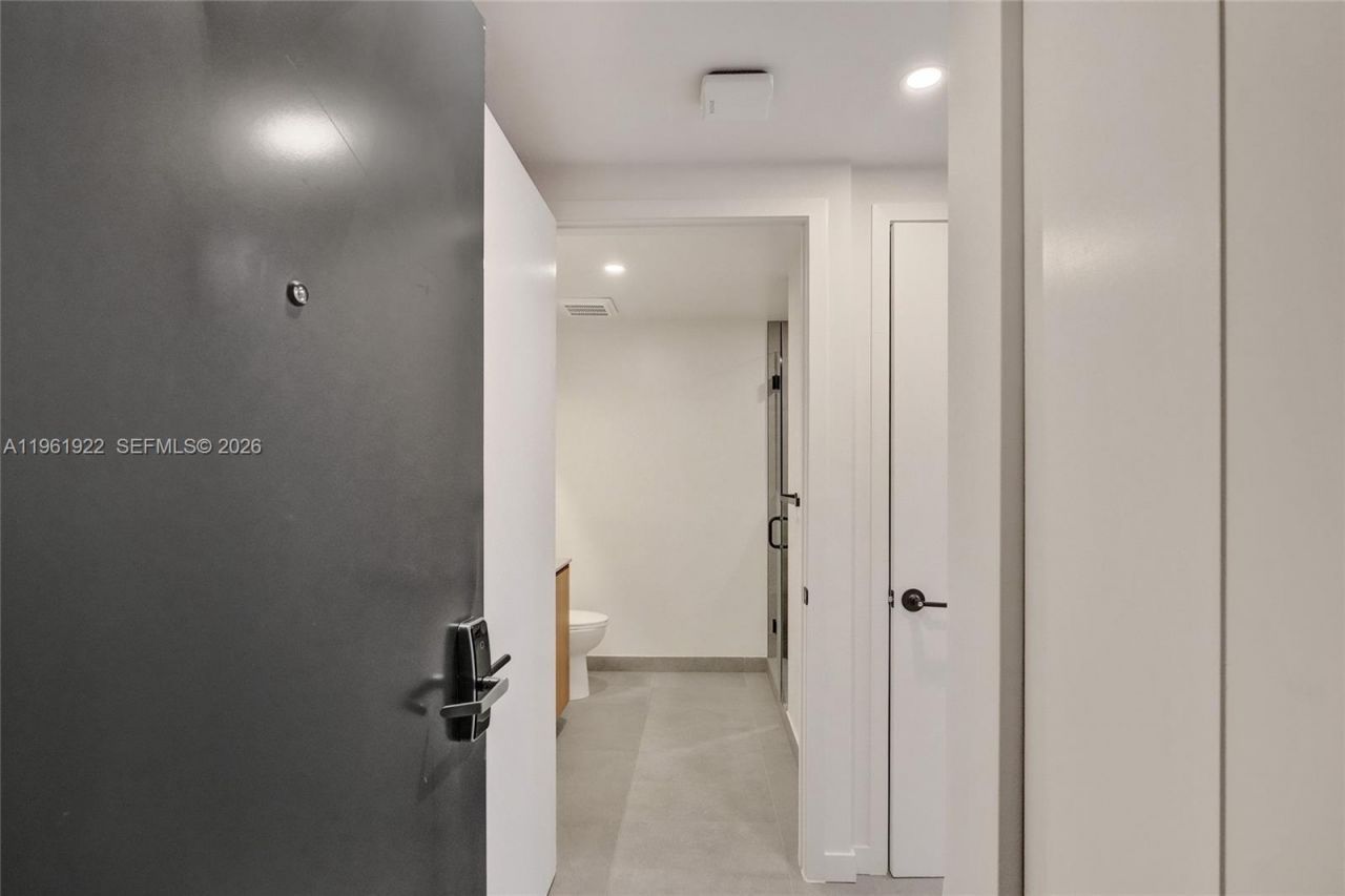 121 NE 5th Street , Unit 807, Miami, FL 33132 Photo