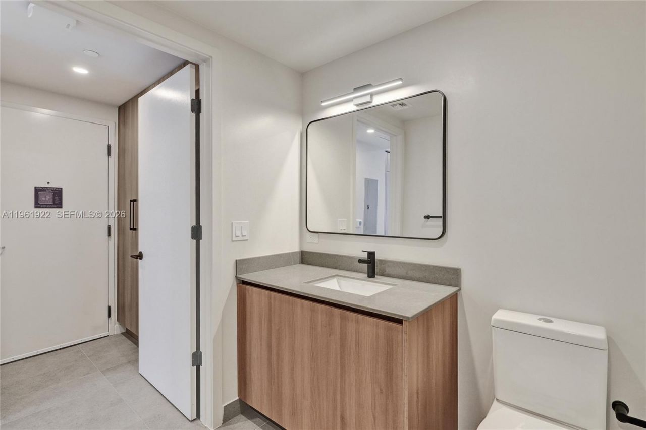 121 NE 5th Street , Unit 807, Miami, FL 33132 Photo