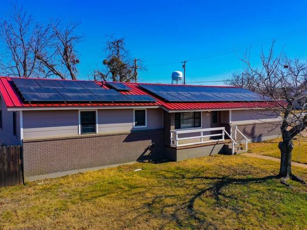 202 N 10th Street, Jacksboro, TX 76458