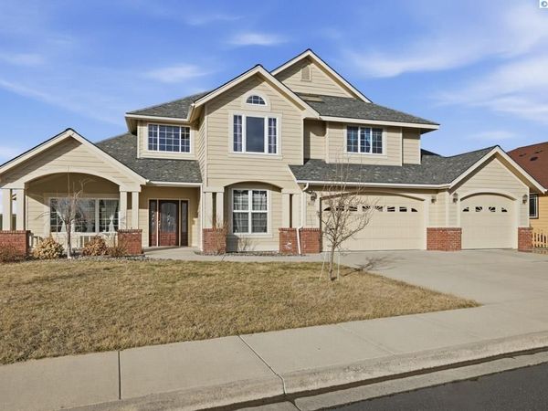 820 NW Palouse View Ct, Pullman, WA 99163