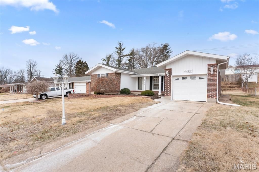 4429 Papal Drive, Florissant, MO 63033 Main Photo