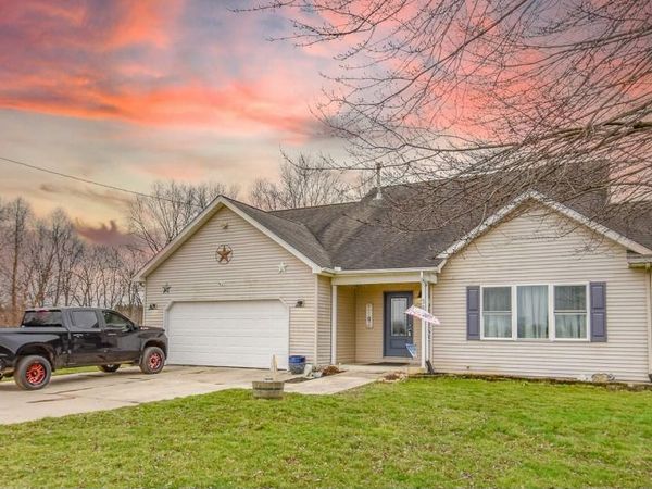 981 Generic Drive, Quincy, MI 49082