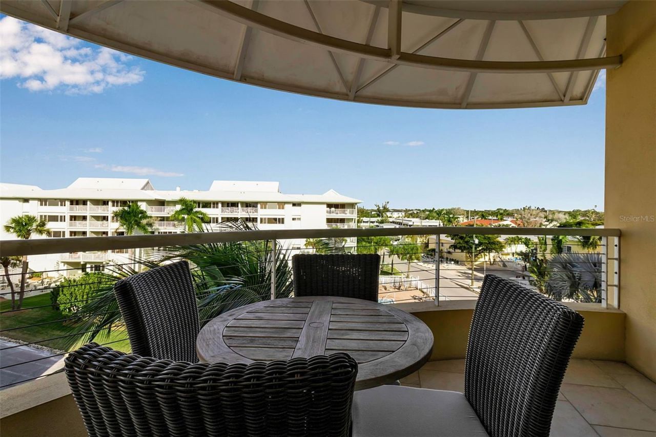 915 Seaside Drive, Unit 412, Sarasota, FL 34242 Photo