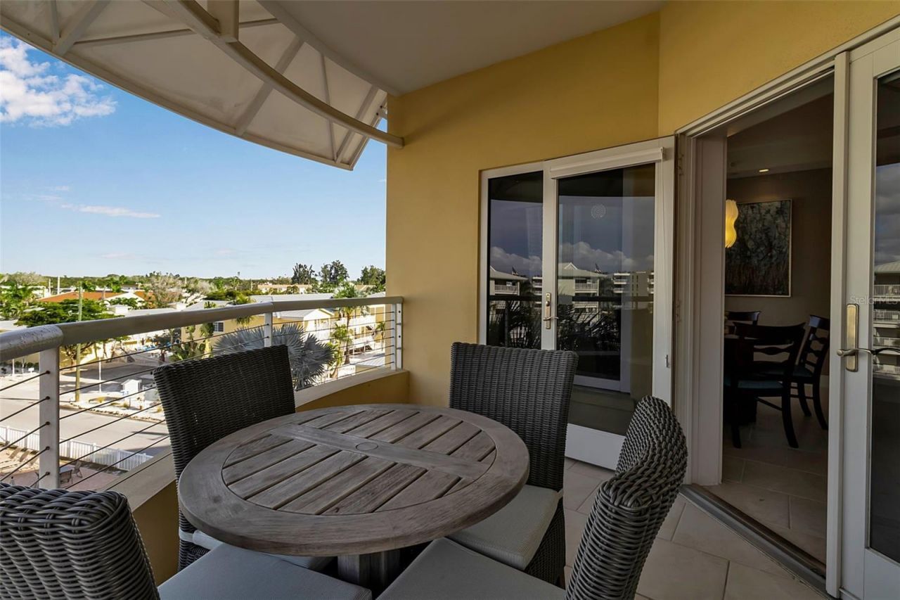 915 Seaside Drive, Unit 412, Sarasota, FL 34242 Photo