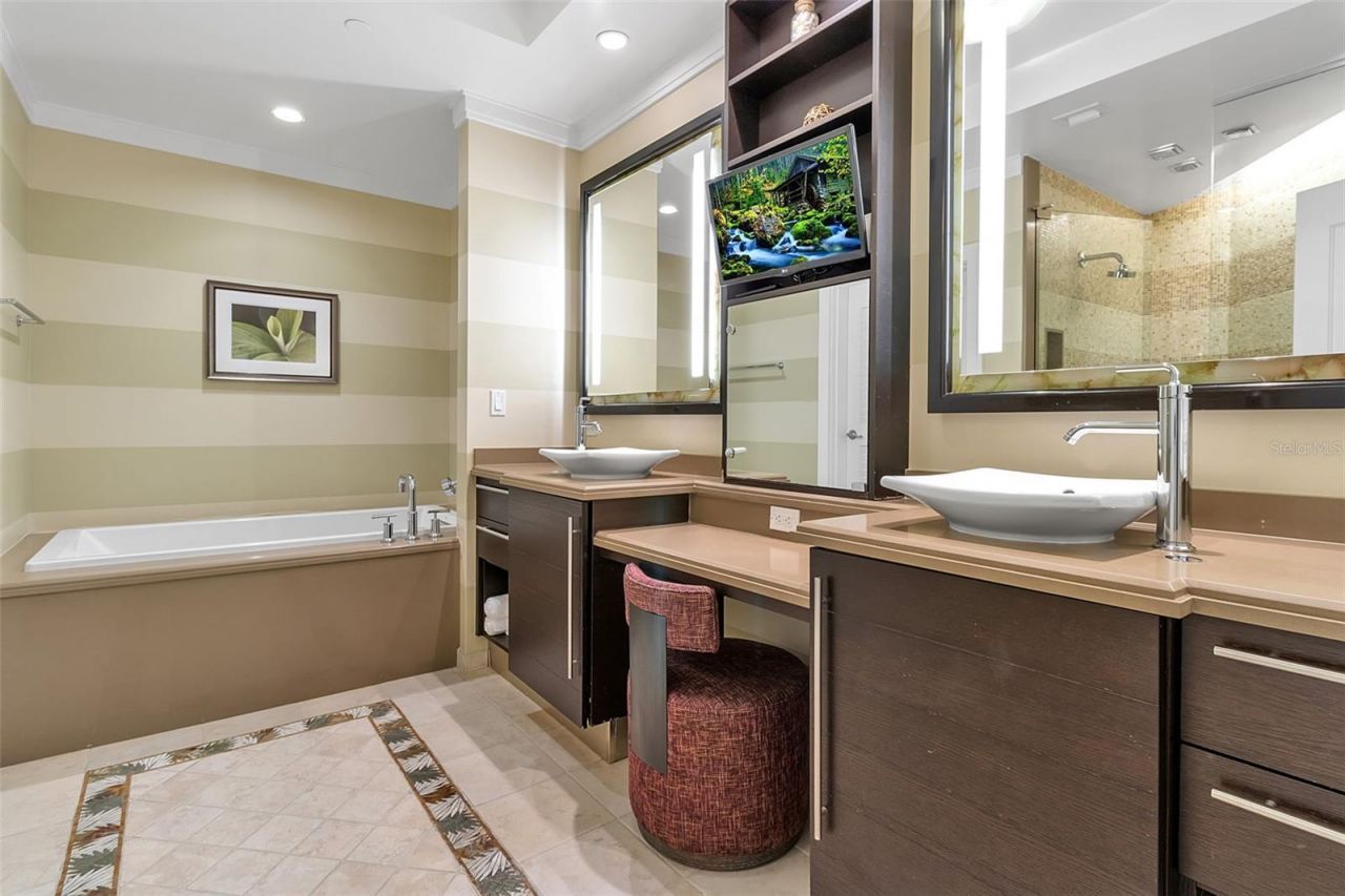 915 Seaside Drive, Unit 412, Sarasota, FL 34242 Photo