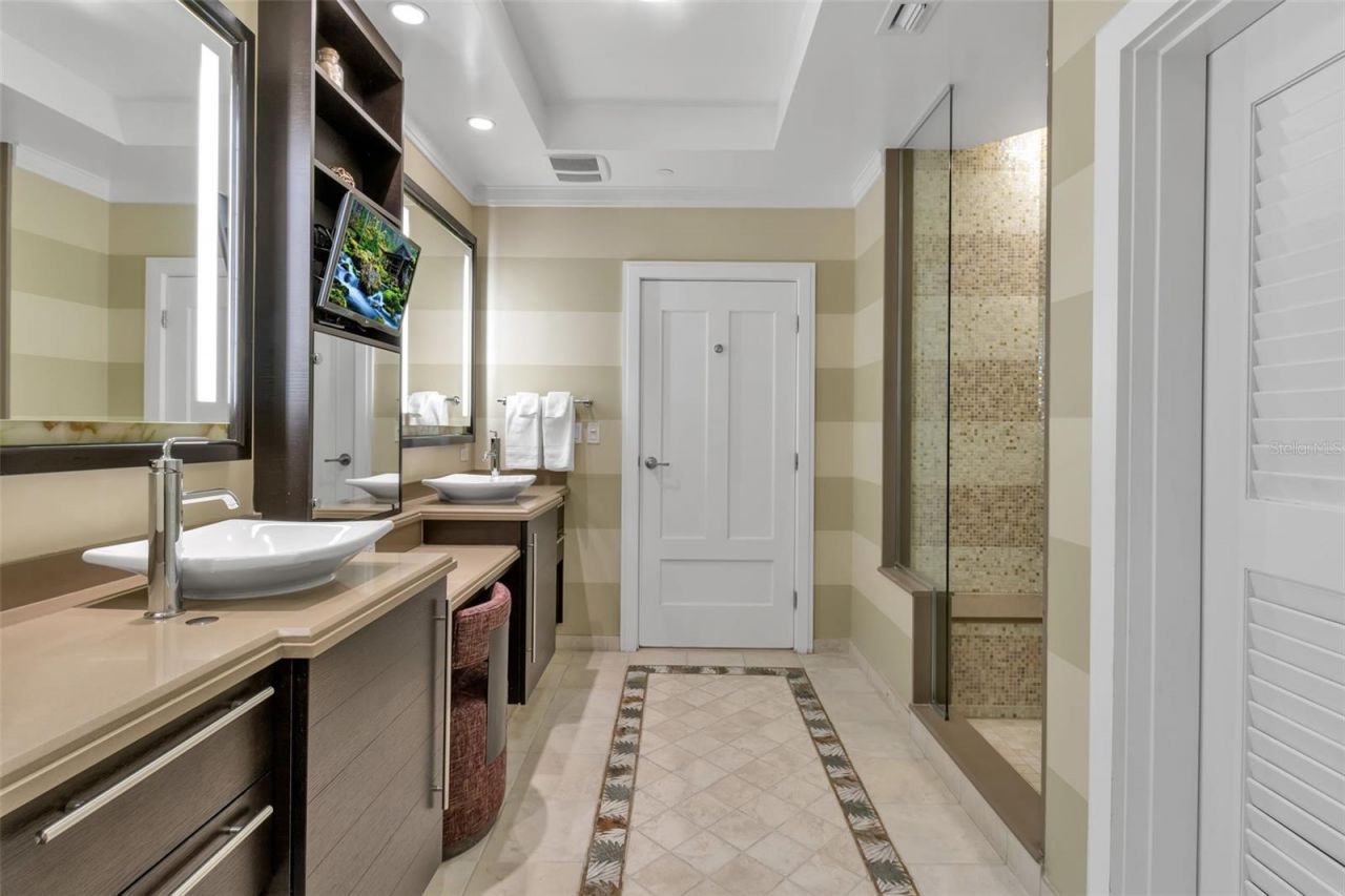 915 Seaside Drive, Unit 412, Sarasota, FL 34242 Photo