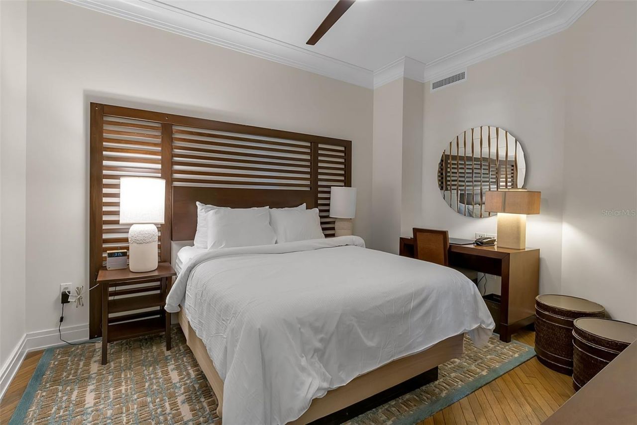 915 Seaside Drive, Unit 412, Sarasota, FL 34242 Photo