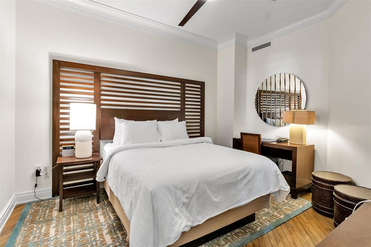 915 Seaside Drive, Unit 412, Sarasota, FL 34242 Photo