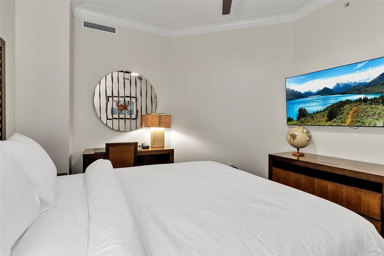 915 Seaside Drive, Unit 412, Sarasota, FL 34242 Photo