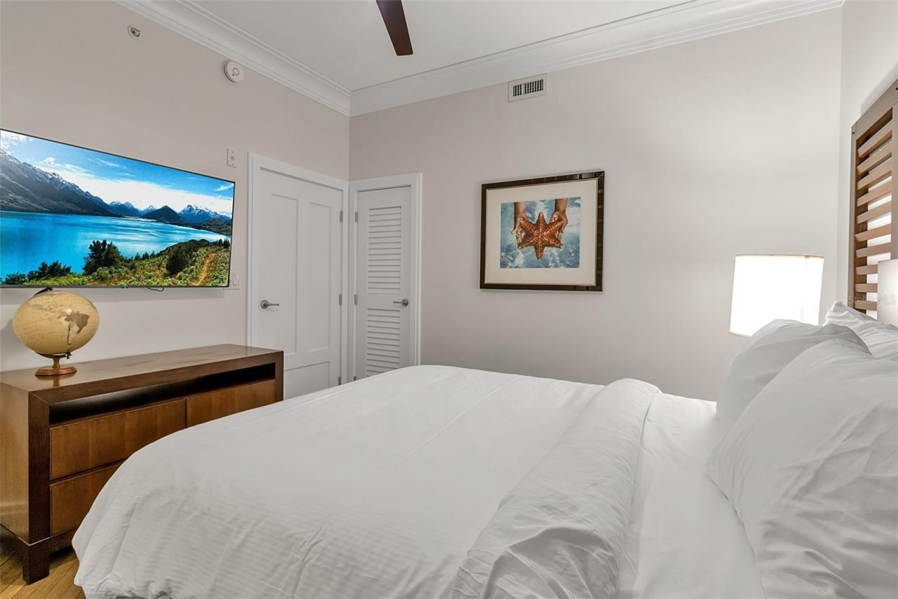 915 Seaside Drive, Unit 412, Sarasota, FL 34242 Photo