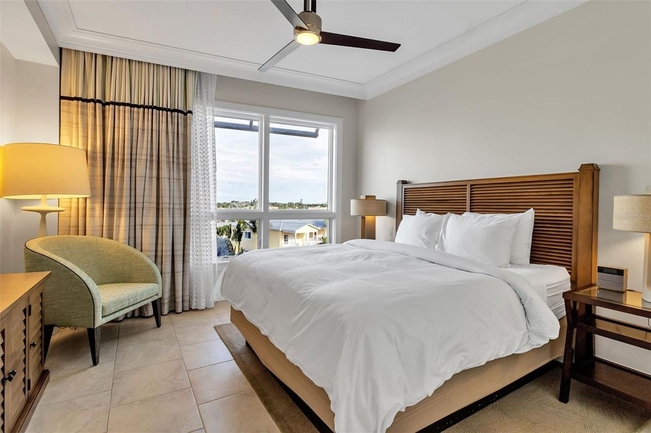 915 Seaside Drive, Unit 412, Sarasota, FL 34242 Photo