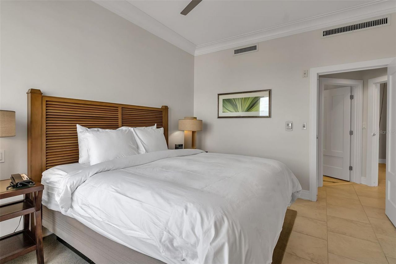 915 Seaside Drive, Unit 412, Sarasota, FL 34242 Photo