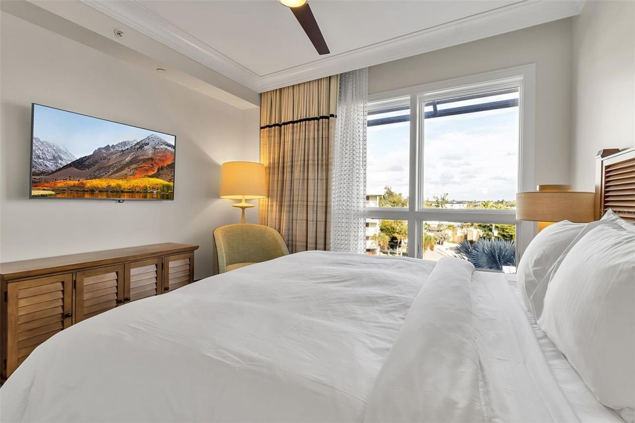 915 Seaside Drive, Unit 412, Sarasota, FL 34242 Photo