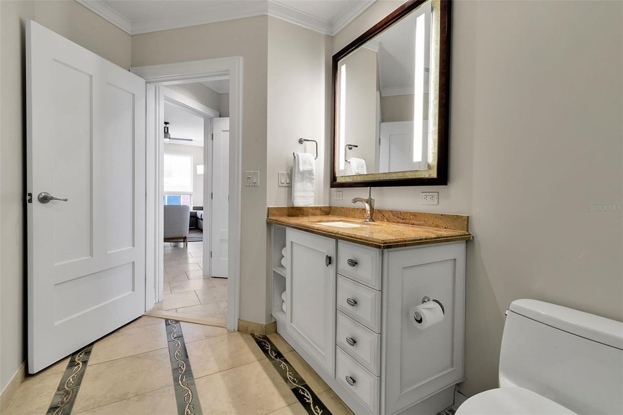 915 Seaside Drive, Unit 412, Sarasota, FL 34242 Photo