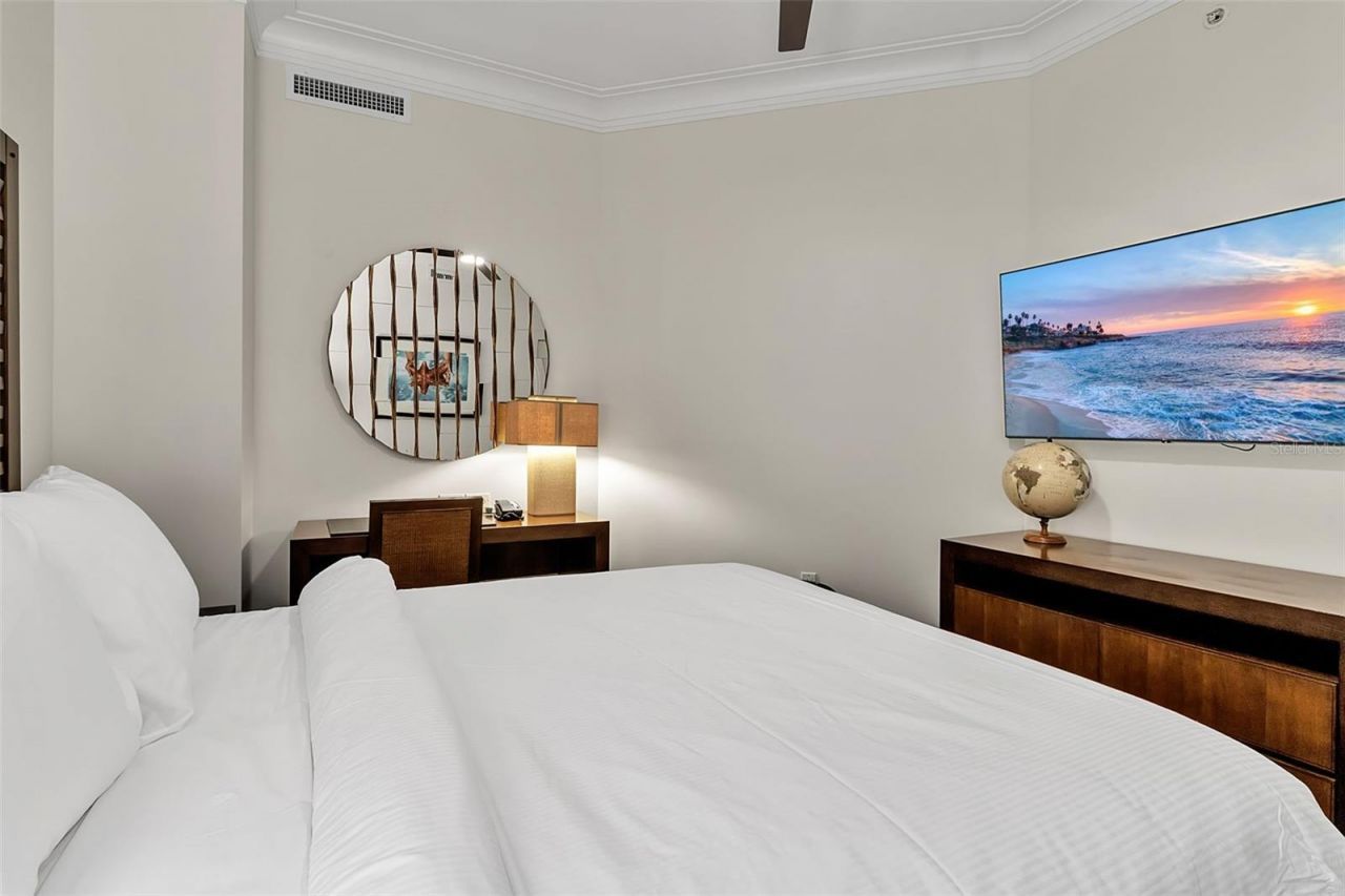 915 Seaside Drive, Unit 412, Sarasota, FL 34242 Photo